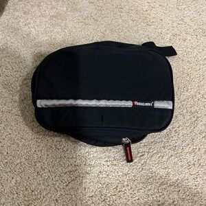 Toiletry hanging bag